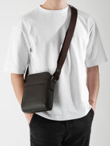 Cross Body Tas Le tanneur Bruin charles TCHA2200-vue-porte