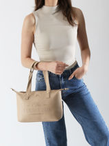 Schoudertas Logo Lulu castagnette Beige logo YVRAC-vue-porte