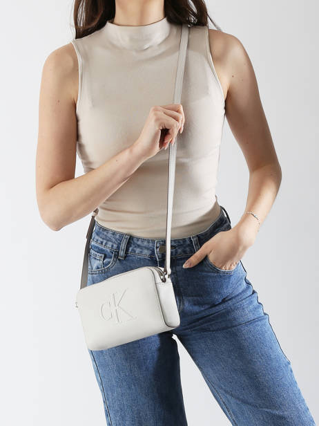Cross Body Tas Sculpted Calvin klein jeans Beige sculpted 4K3036G ander zicht 1